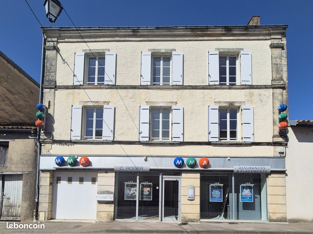 Immeuble 243 m² · à Ruffec · 243 m² · 257 000 €