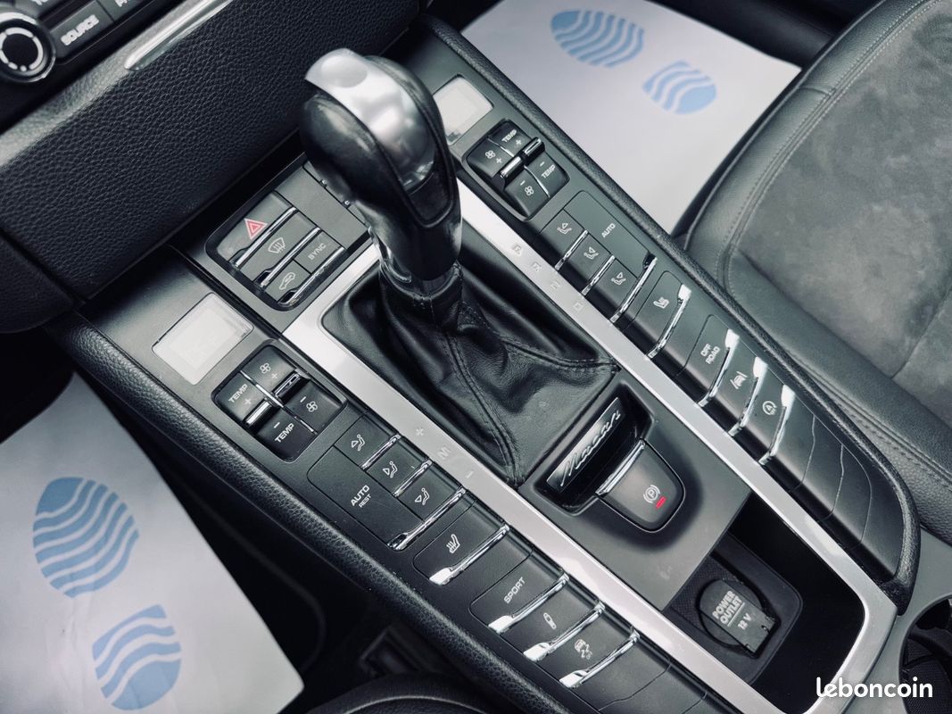 Porsche Macan 2.0L 252CH PDK + TOIT OUVRANT + SUIVI PORSCHE + SIEGES CHAUFFANTS/ELEC + CAMERA DE RECUL + GARANTIE 12 MOIS (image 30)