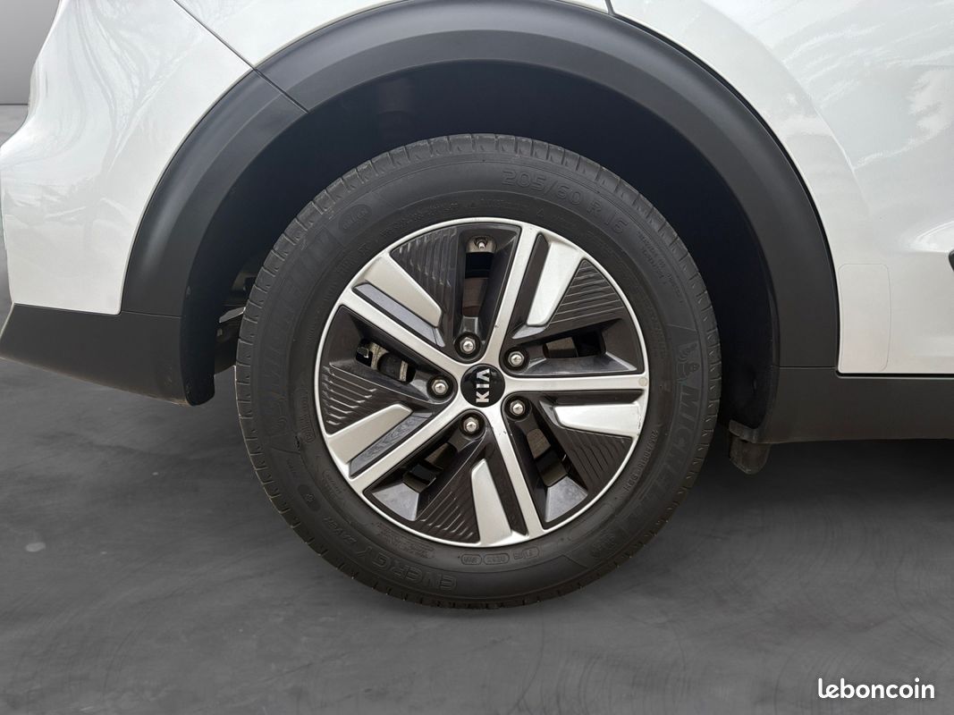 KIA NIRO 1.6 GDi Hybride 141 ch DCT6 / CAMÉRA / RADARS AV + AR / CAR PLAY /4 PNEUS NEUFS/GARANTIE KIA 2027 (image 18)