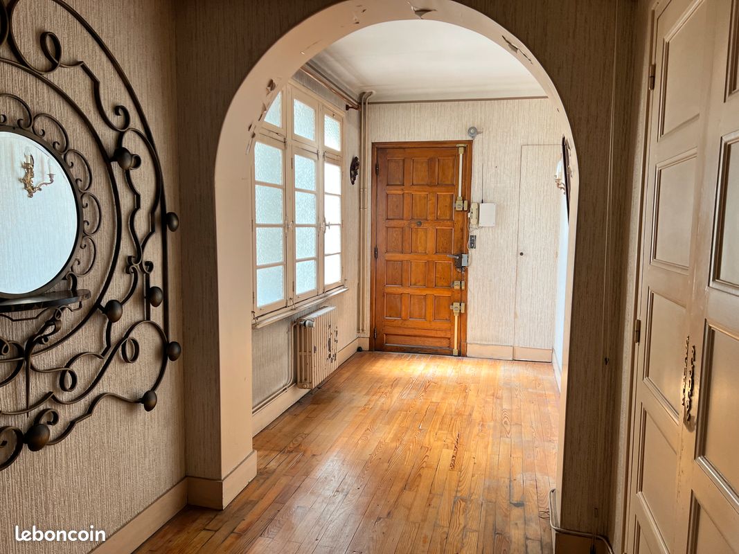 Appartement 7 pièces 183 m² · à Annonay · 183 m² · 129 000 €