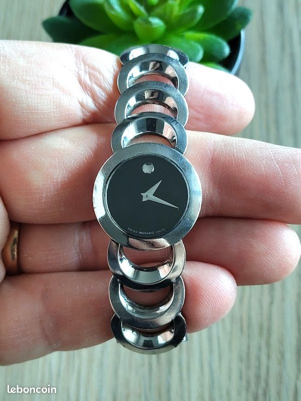 Montre Femme Movado Occasion En Acier Inoxydable - Élégante Et Intemporelle