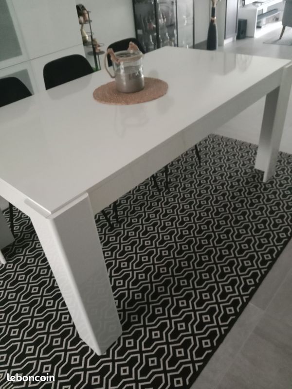 Table (image 3)