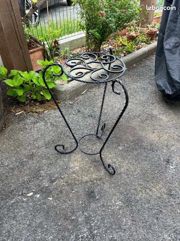 Porte pot de fleurs en fer forgé (image 2)
