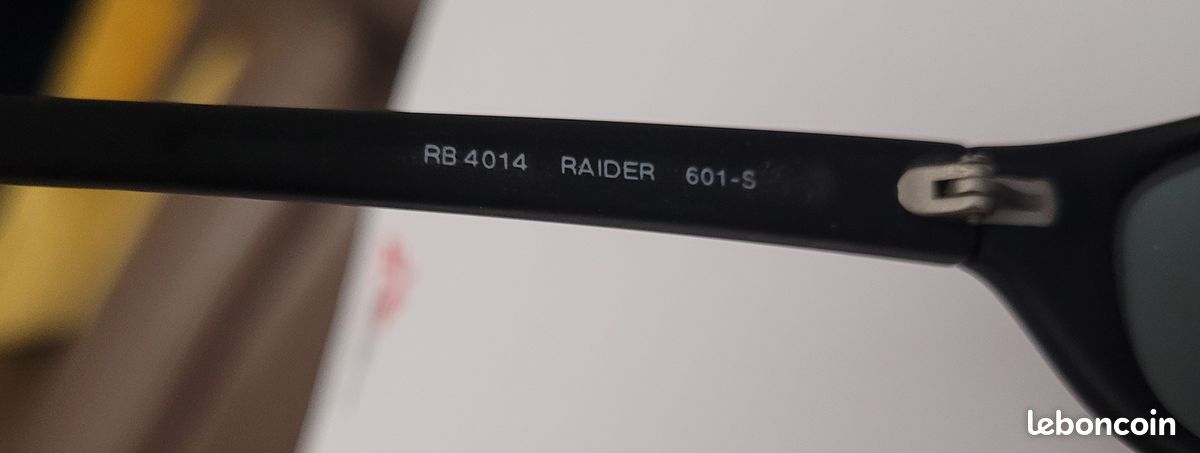 Lunette de soleil avec etui ( RAY BAN) (image 3)