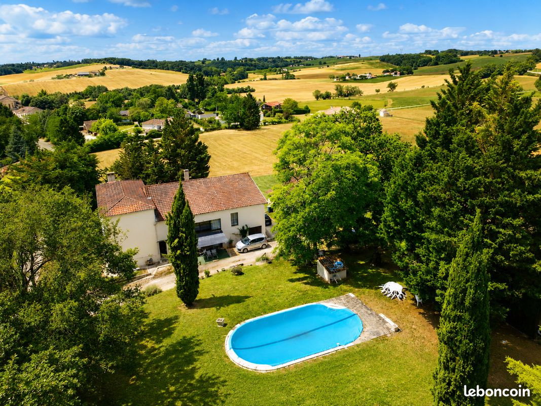 Maison 9 pièces 350 m² · à Virazeil · 350 m² · 311 000 €