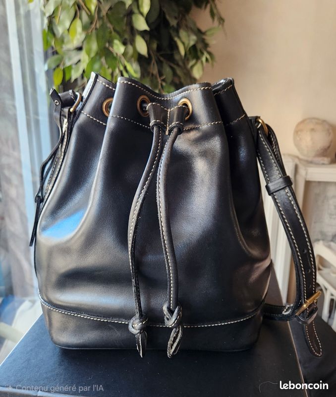 Sac à bandoulière seau en cuir noir vintage 1980's Jean Louis Fernandez (image 1)