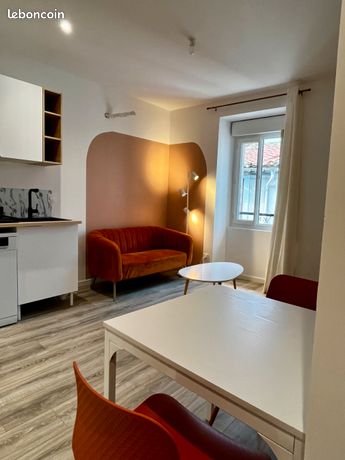 T2 meublé rénové - dernier étage - Trèbes Centre