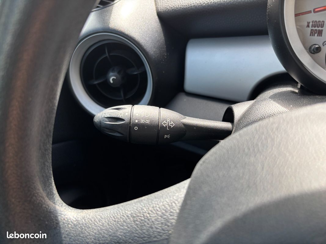 MINI HATCH R56 1.6i - 75 One (image 14)