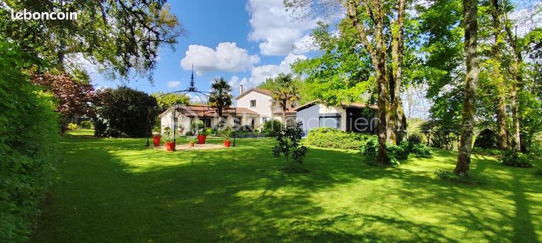 Maison 10 pièces 277 m²