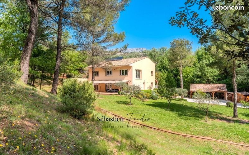 Maison 8 pièces 262 m² · à Rousset · 262 m² · 990 000 €