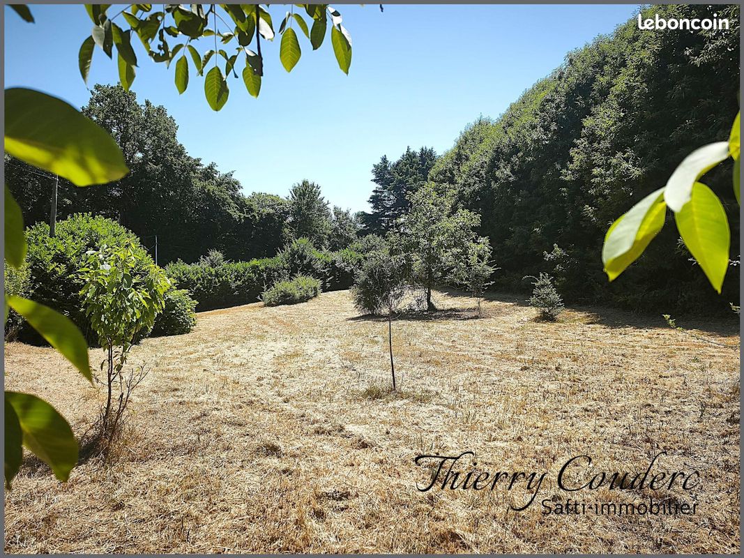 Terrain 4642 m² · à Sarlat-la-Canéda · 4 642 m² · 66 000 €