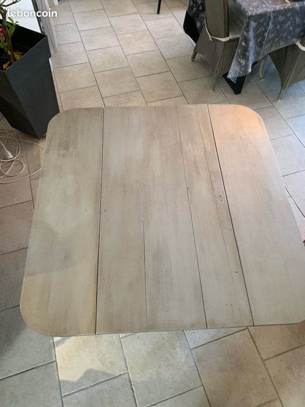 Table à bords rabattables (image 1)