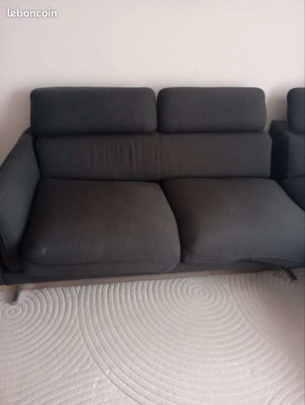 Vend canapé avec méridienne couleur gris anthracite avec têtière réglage 3 position prix 400 négociable Maison non fumeur et sans animaux (image 2)