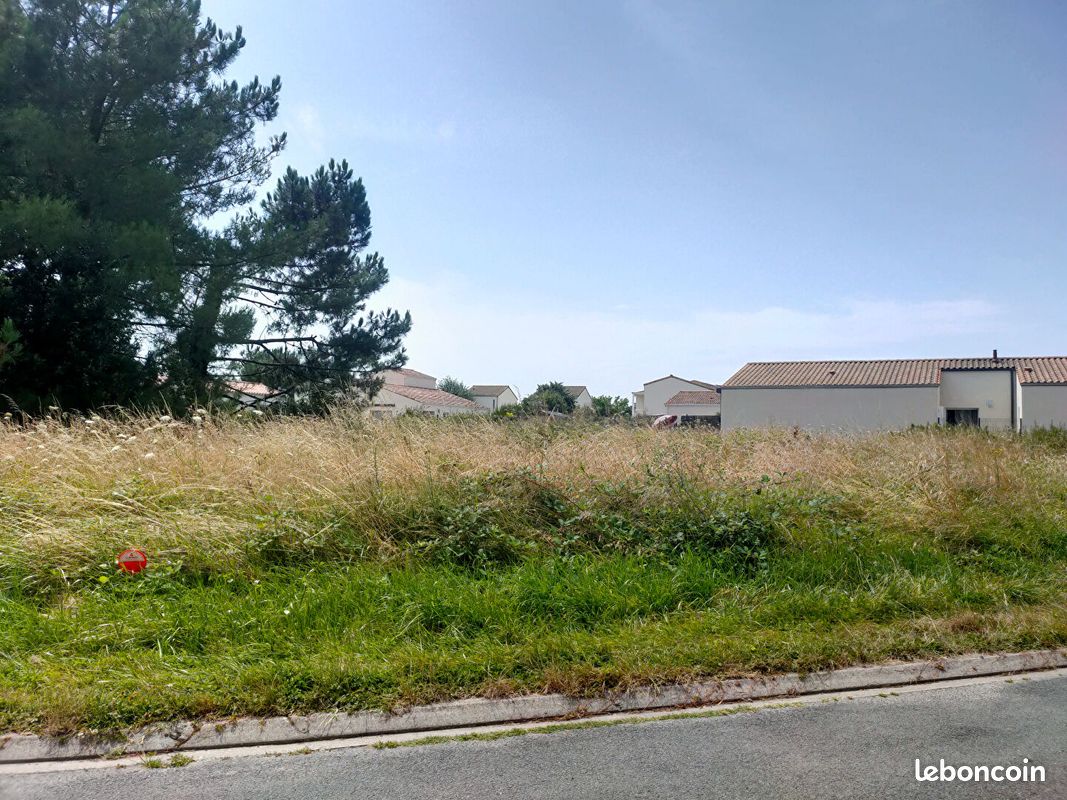 Terrain 551 m² · à Étaules · 551 m² · 112 000 €