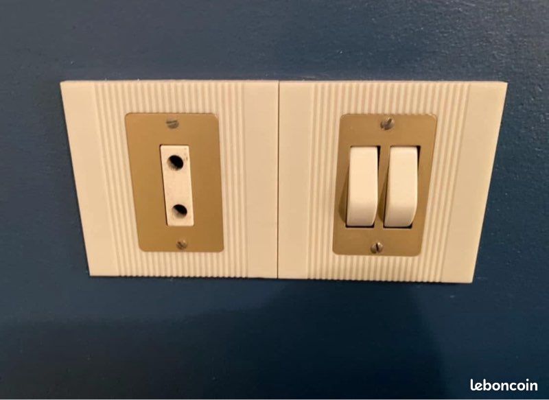 Lot De 4 Plaques De Prise Legrand Chambord - Modèle Occasion, Fonctionnel - Électricité