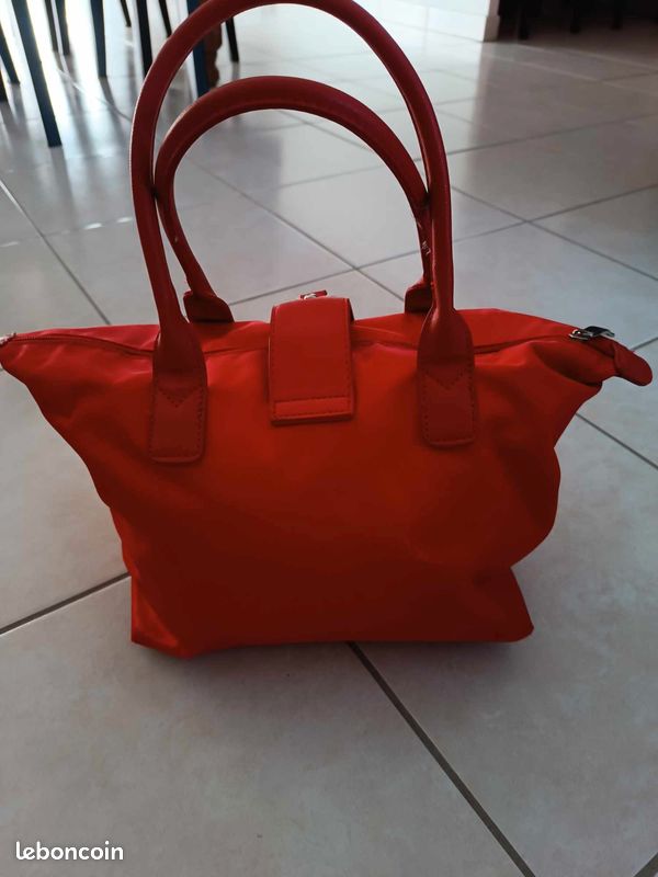Sac à main rouge (image 2)