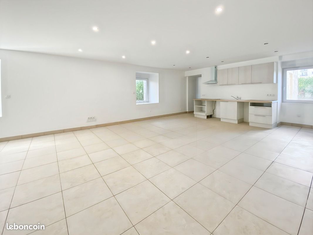 Appartement 4 pièces 95 m² · à Caen · 95 m² · 890 €