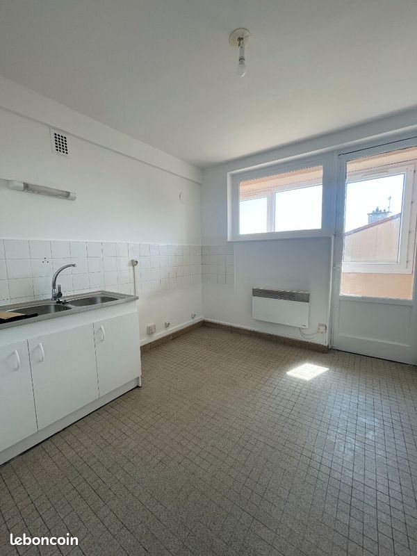 Appartement 4 pièces 69 m² · à Saint-Bonnet-le-Château · 69 m² · 413 €