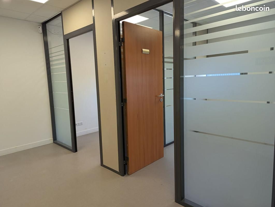 Local bureaux 300 m² (image 6)