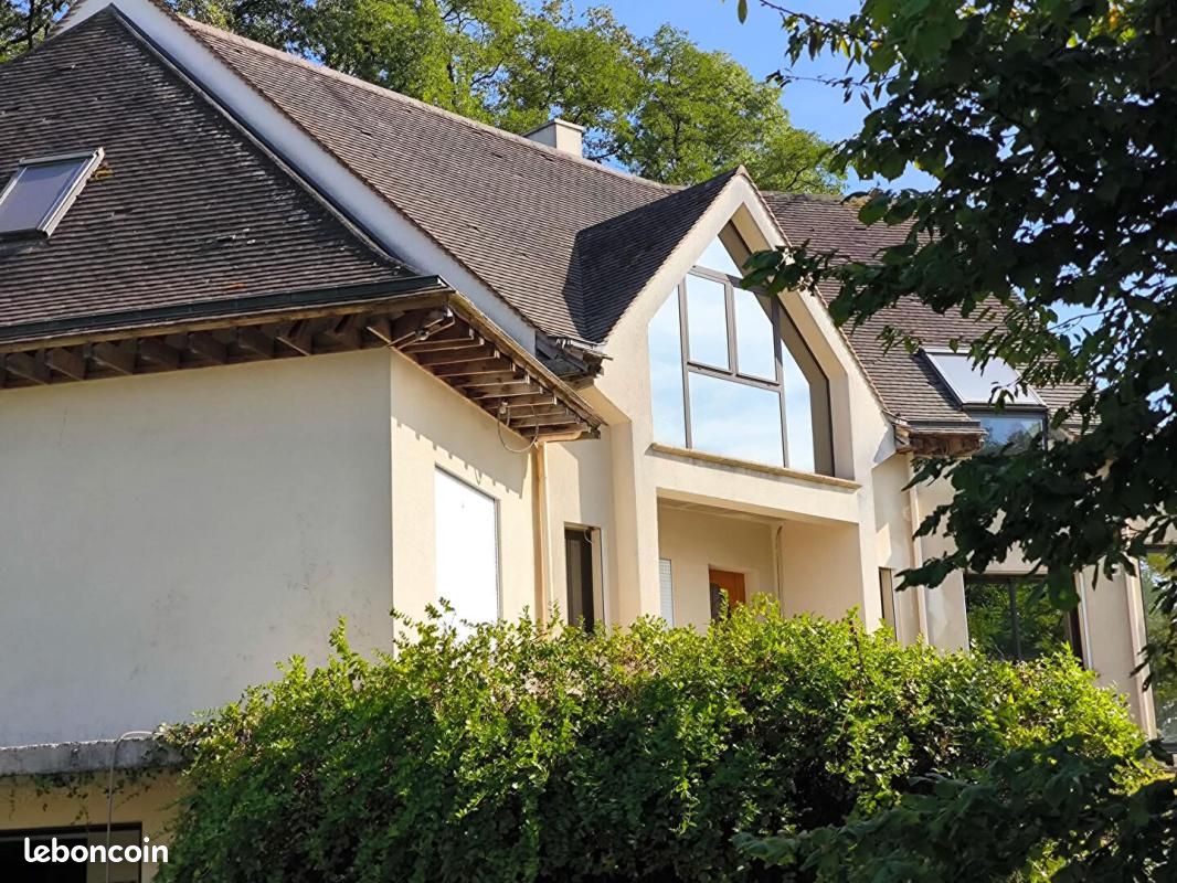 Maison 7 pièces 244 m² · à Angicourt · 244 m² · 639 000 €