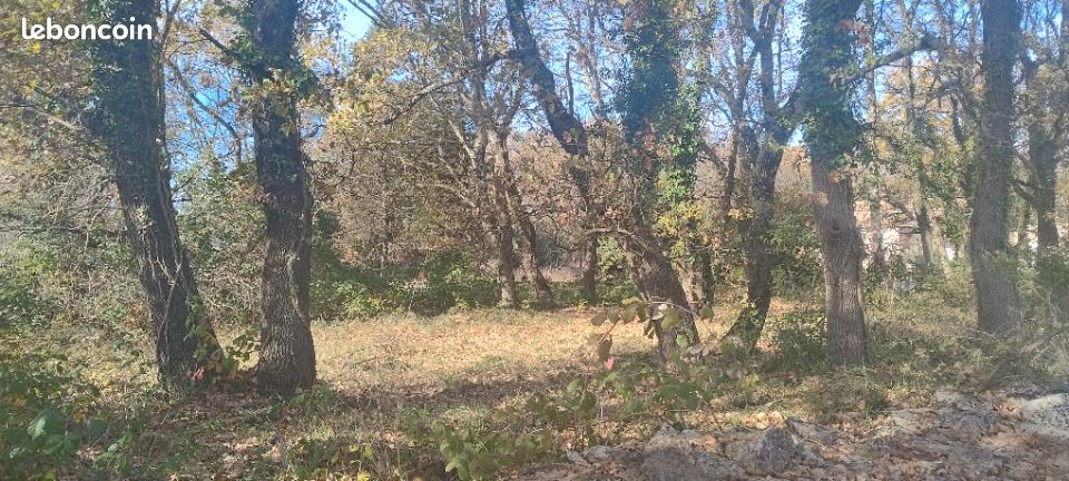 Terrain 1800 m² · à Barjac · 110 000 €
