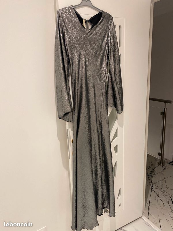 Robe (image 1)