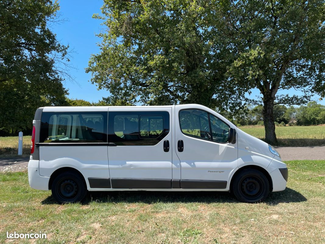 Minibus renault trafic ( top auto ) (image 2)
