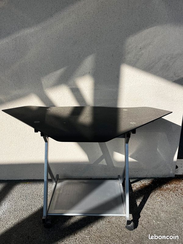 Bureau (image 1)