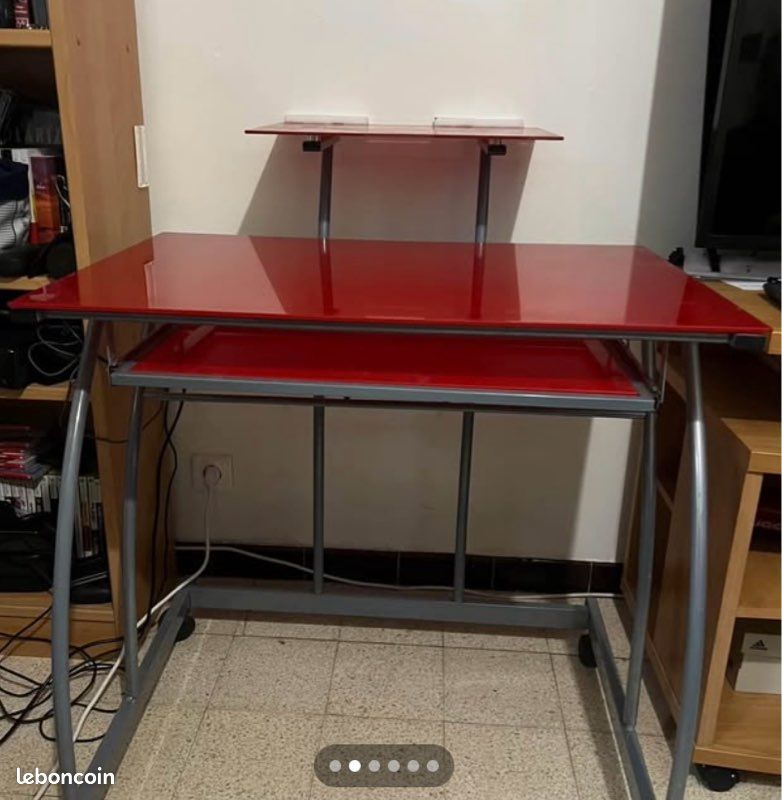 Vend bureau en verre rouge (image 2)
