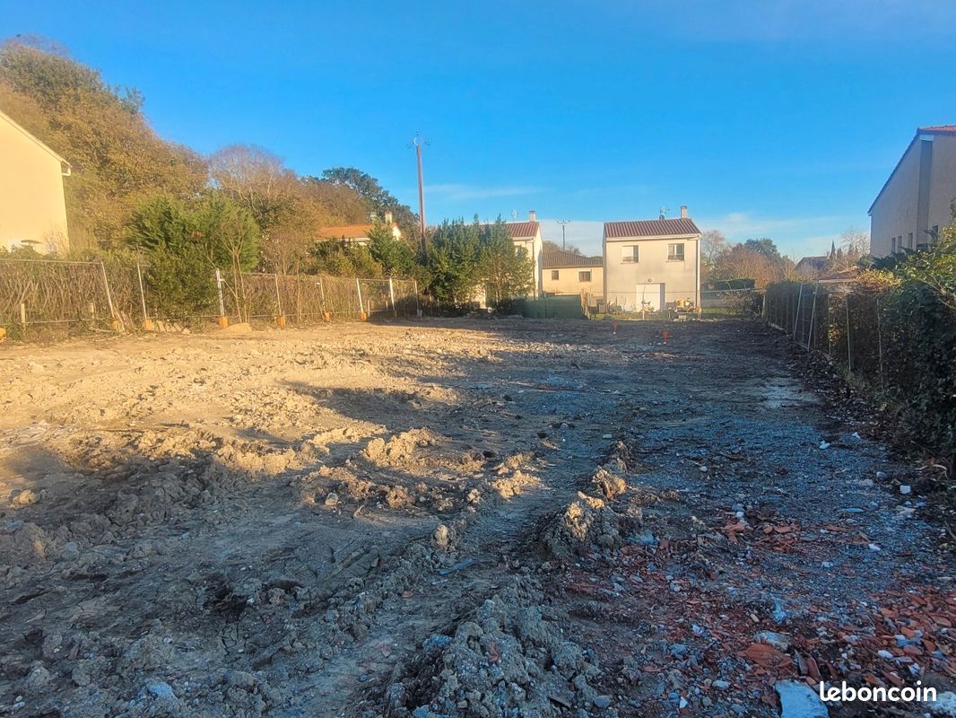 Escalquens — Terrain viabilisé 500 m² issu de division parcellaire — Quartier résidentiel · 160 000 €