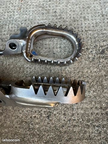 Repose-pieds titane – KX250 2021-2024 (image 1)