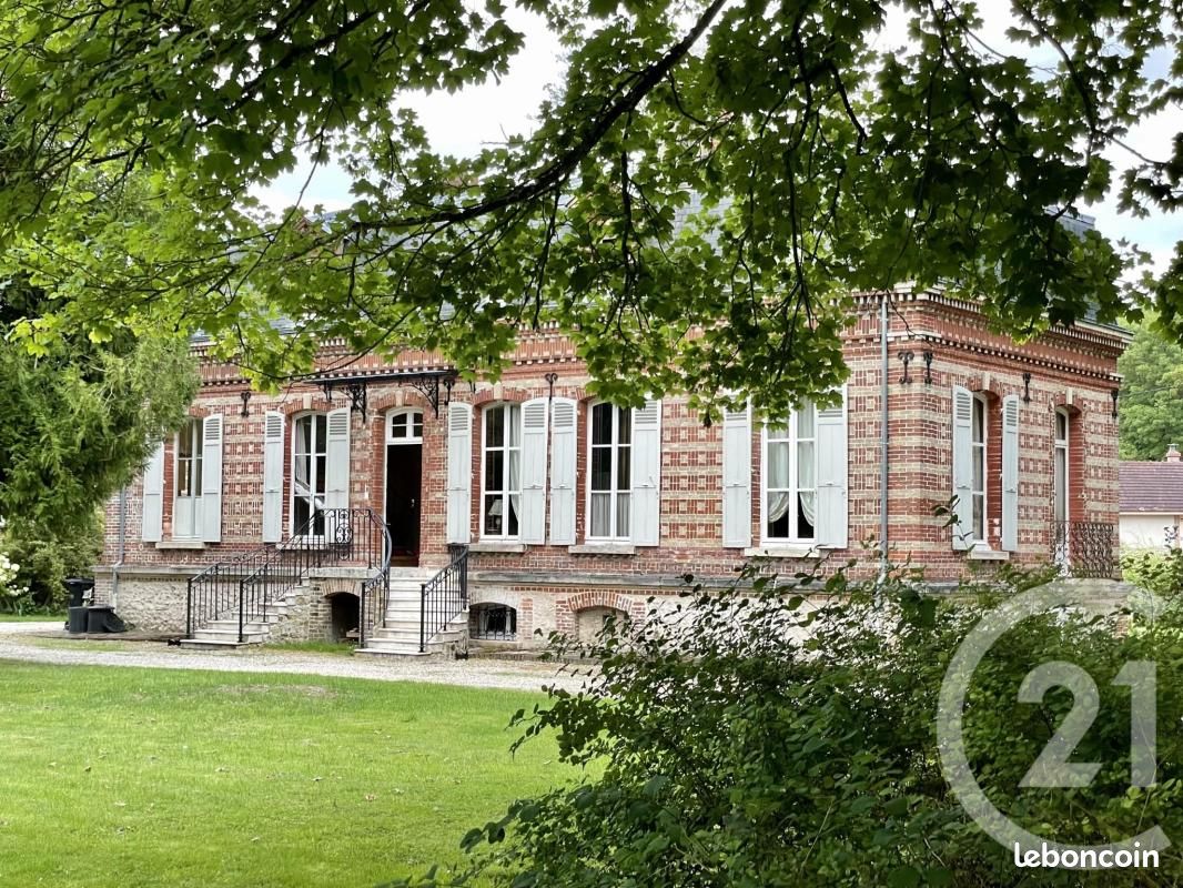 Maison 17 pièces 365 m² · à Gisors · 365 m² · 788 000 €