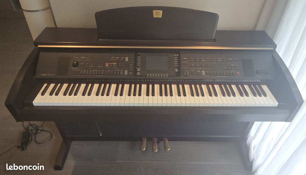 Piano yamaha clavinova cvp-305 (image 1)