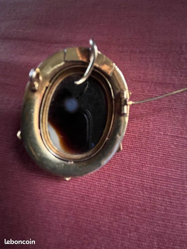 Pendentif / Broche Ancien En Camée Et Métal Doré - Vintage, Occasion En Bon état