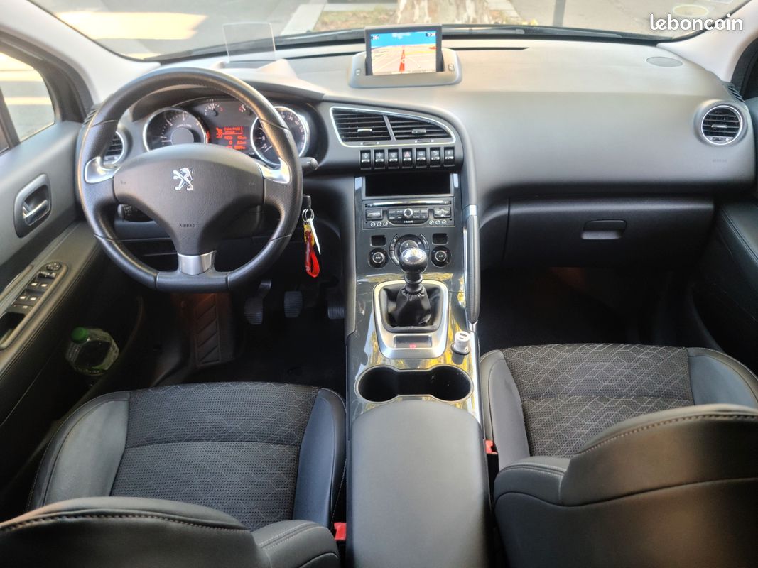 PEUGEOT 3008 1.6 BLUEHDI 120 ALLURE BUSINESs (image 18)