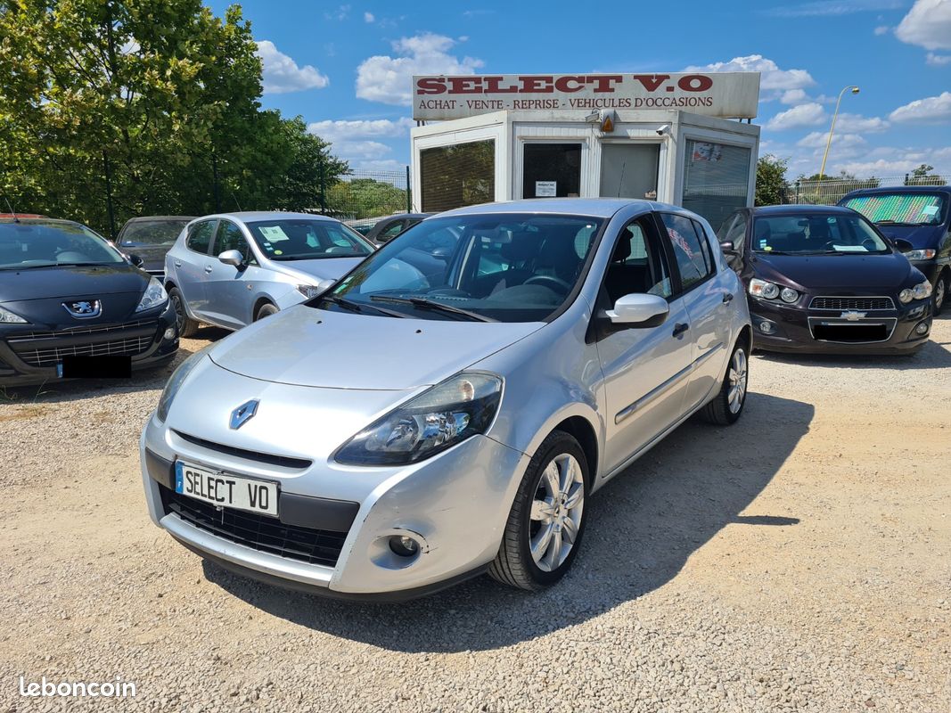 RENAULT CLIO III dCi 105 eco2 Dynamique (image 1)