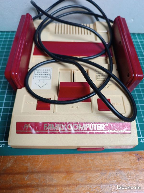 Nintendo Famicom Console En Boite (HVC-001) Sans bloc Alimentation (image 8)
