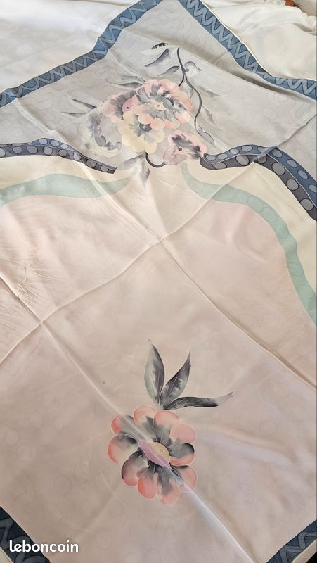 Foulard imprimé (image 1)
