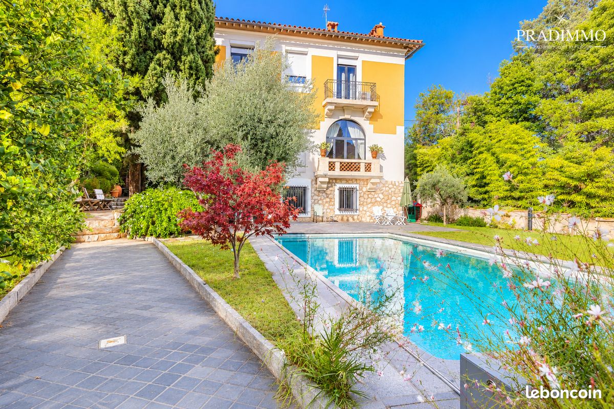 Maison 8 pièces 520 m² · à Marseille · 520 m² · 3 450 000 €