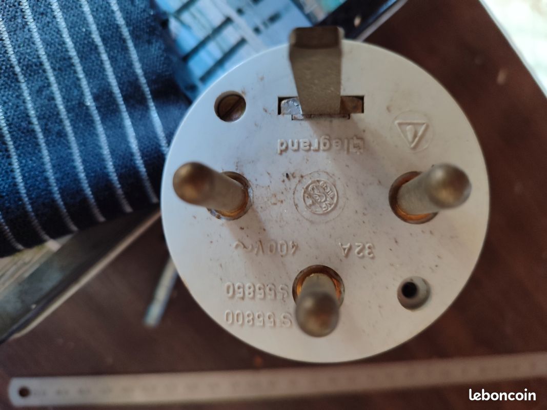 Prise Legrand 380 V (image 1)