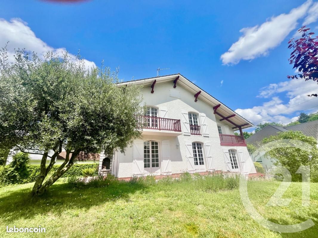 Maison 8 pièces 220 m² · à Pau · 220 m² · 549 000 €