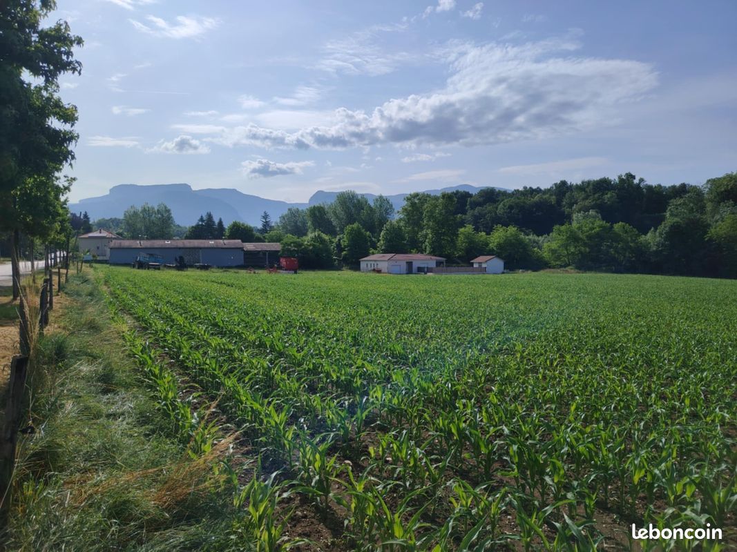 Terrain 747 m² · à Auberives-en-Royans · 747 m² · 110 000 €