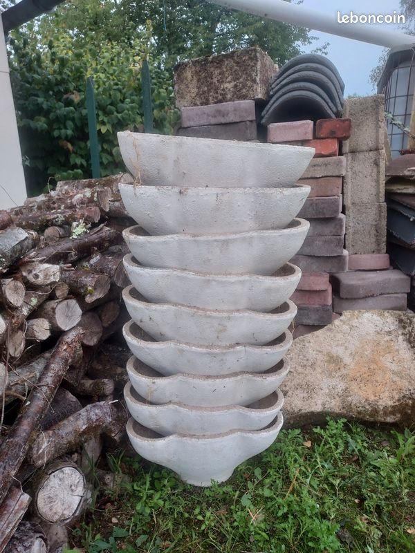 Vasque ou pot de fleurs (image 1)