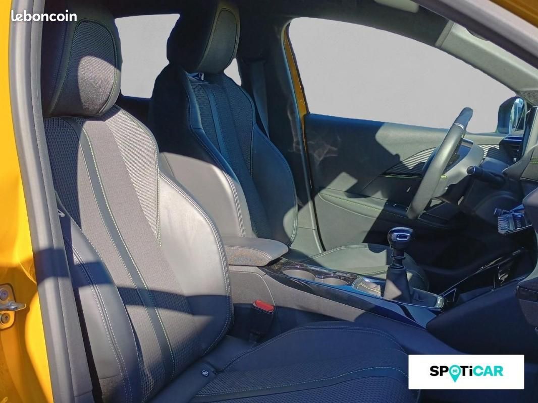 Peugeot 208 PureTech 100 S&S BVM6 GT (image 9)