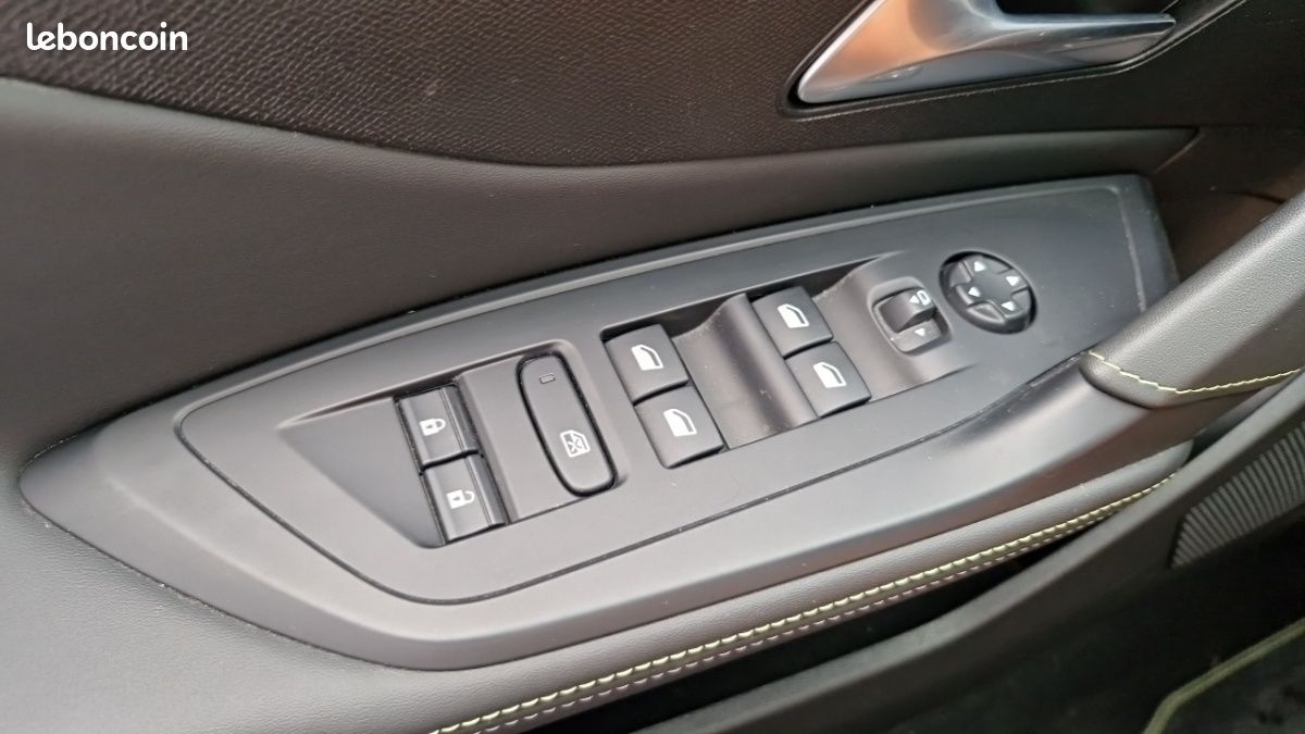 Peugeot 308 PHEV 225 E-EAT8 GT (image 25)