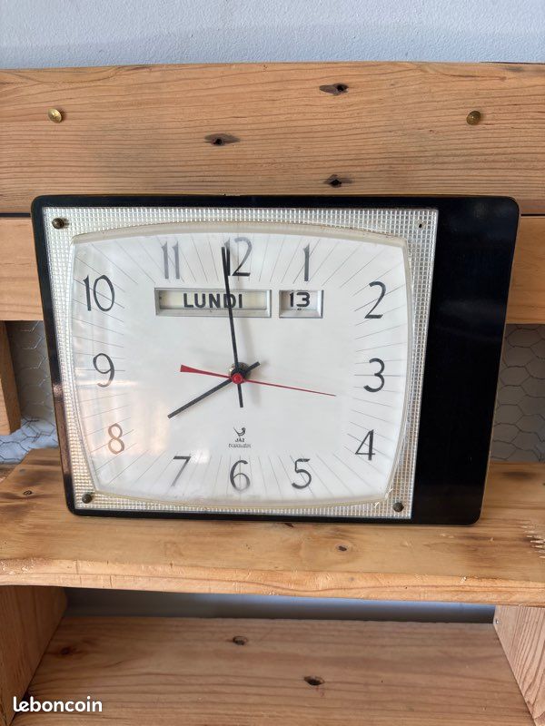 Pendule / horloge murale Jaz RECTIC Formica Noyer du Quercy