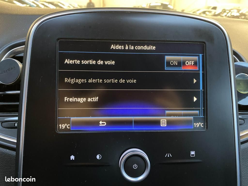 RENAULT SCENIC 1.2 TCe 115 Energy ZEN / CAMERA DE RECUL (image 20)