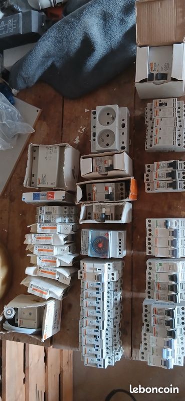 Ensemble Lot disjoncteur électrique (image 1)