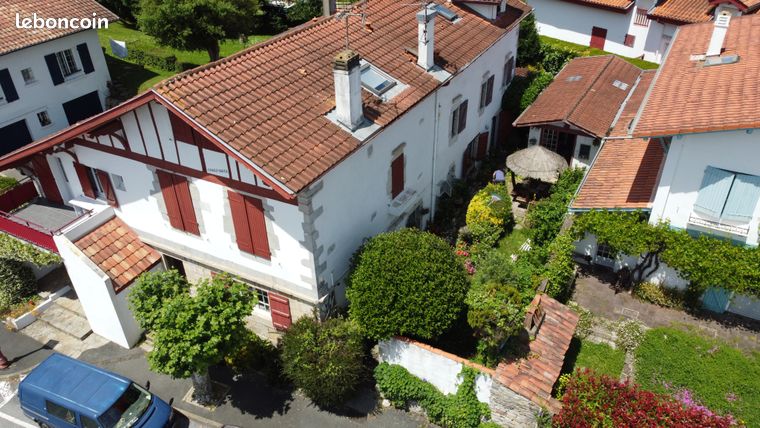 Studio 3 pièces 106 m²