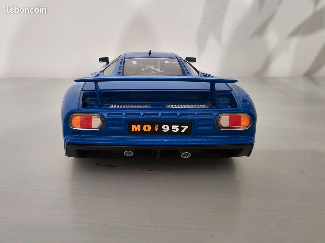 Voiture Miniature de Collection - BBURAGO - BUGATTI Bolide - 1/43